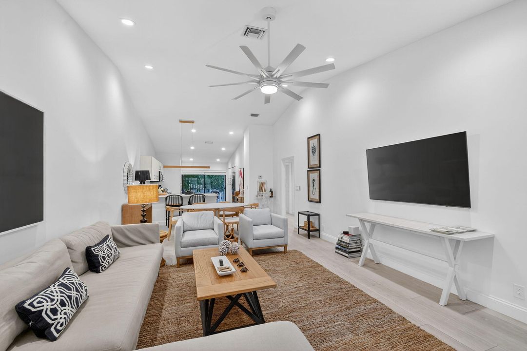 出租: $5,800 (3 贝兹, 2 浴室, 1500 平方英尺)