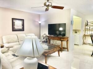 出租: $1,300 (1 贝兹, 1 浴室, 738 平方英尺)