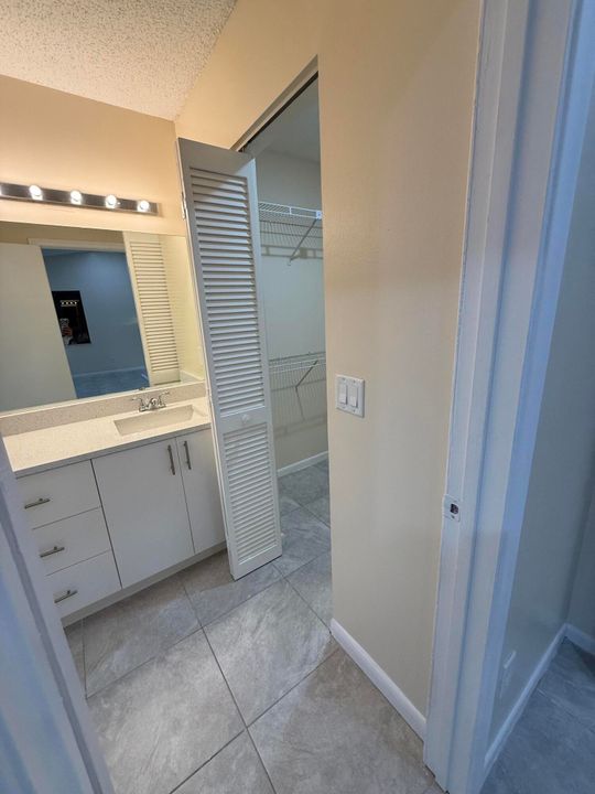 В аренду: $2,350 (2 спален, 2 ванн, 1102 Квадратных фут)