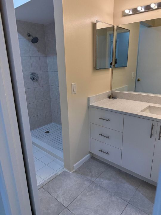 В аренду: $2,350 (2 спален, 2 ванн, 1102 Квадратных фут)