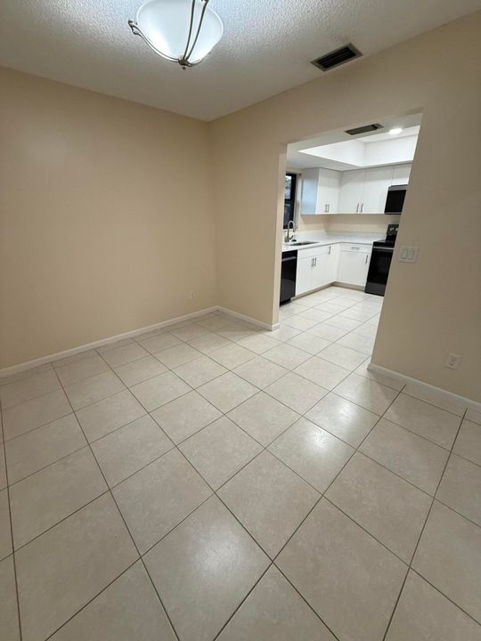 В аренду: $2,350 (2 спален, 2 ванн, 1102 Квадратных фут)