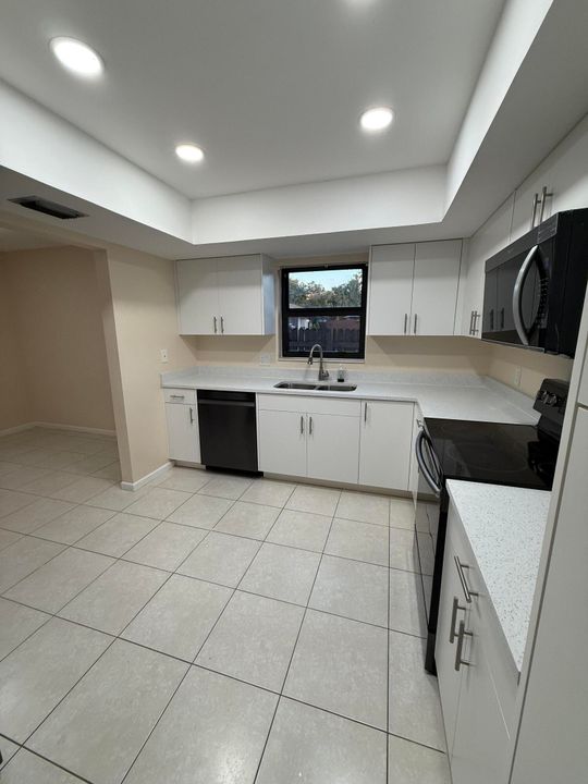 В аренду: $2,350 (2 спален, 2 ванн, 1102 Квадратных фут)