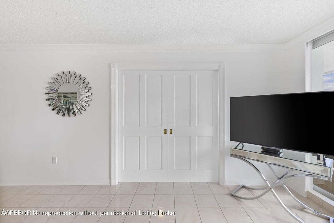 For Sale: $1,295,000 (2 beds, 2 baths, 1592 Square Feet)