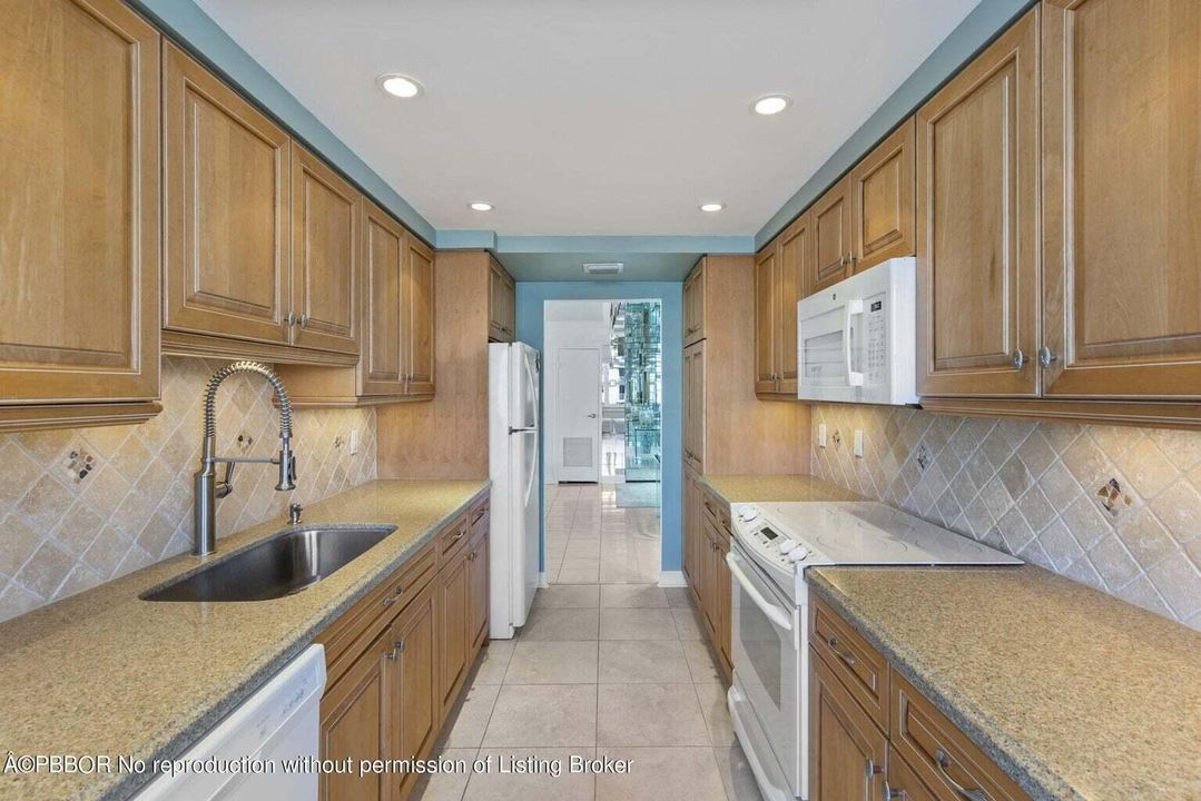 For Sale: $1,295,000 (2 beds, 2 baths, 1592 Square Feet)