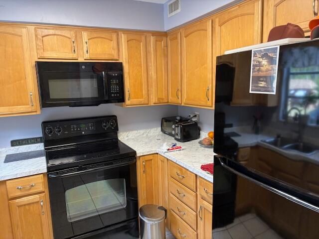 На продажу: $198,000 (2 спален, 1 ванн, 925 Квадратных фут)