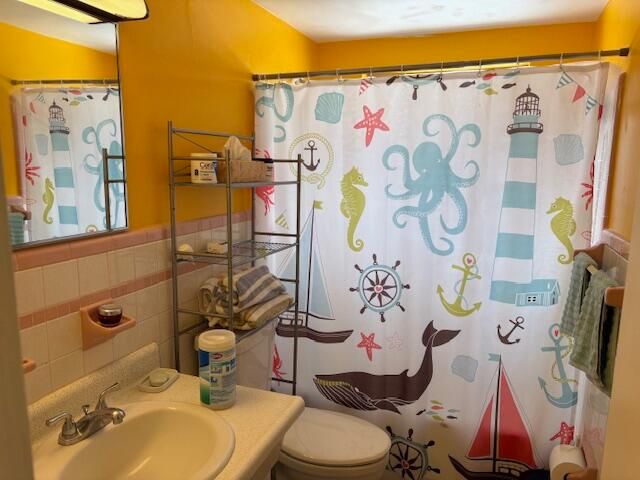 На продажу: $198,000 (2 спален, 1 ванн, 925 Квадратных фут)