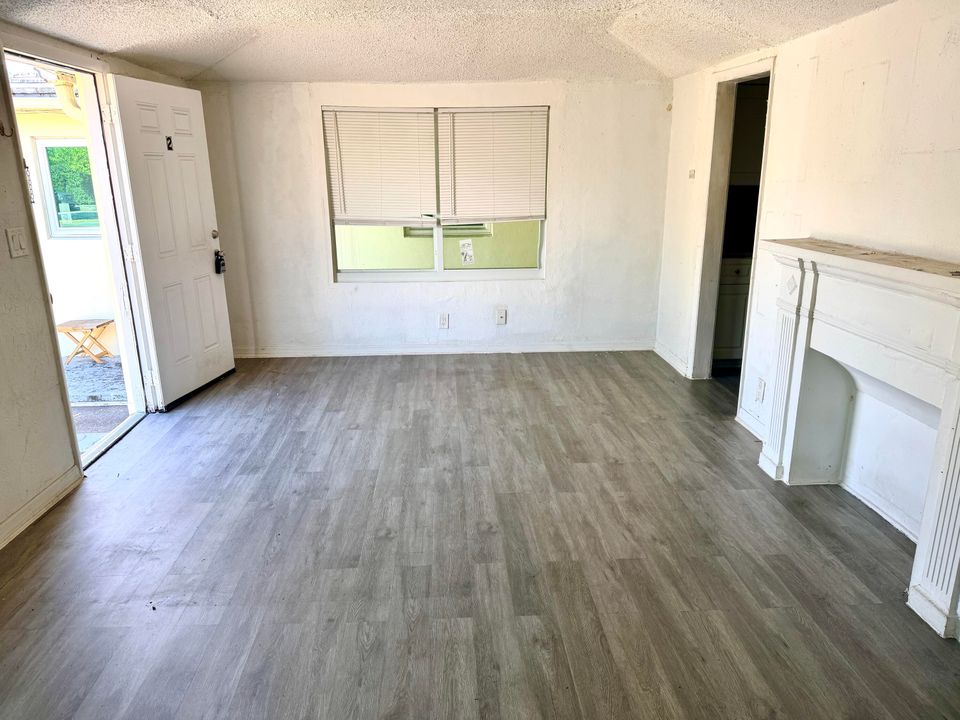 For Rent: $1,400 (1 beds, 1 baths, 600 Square Feet)