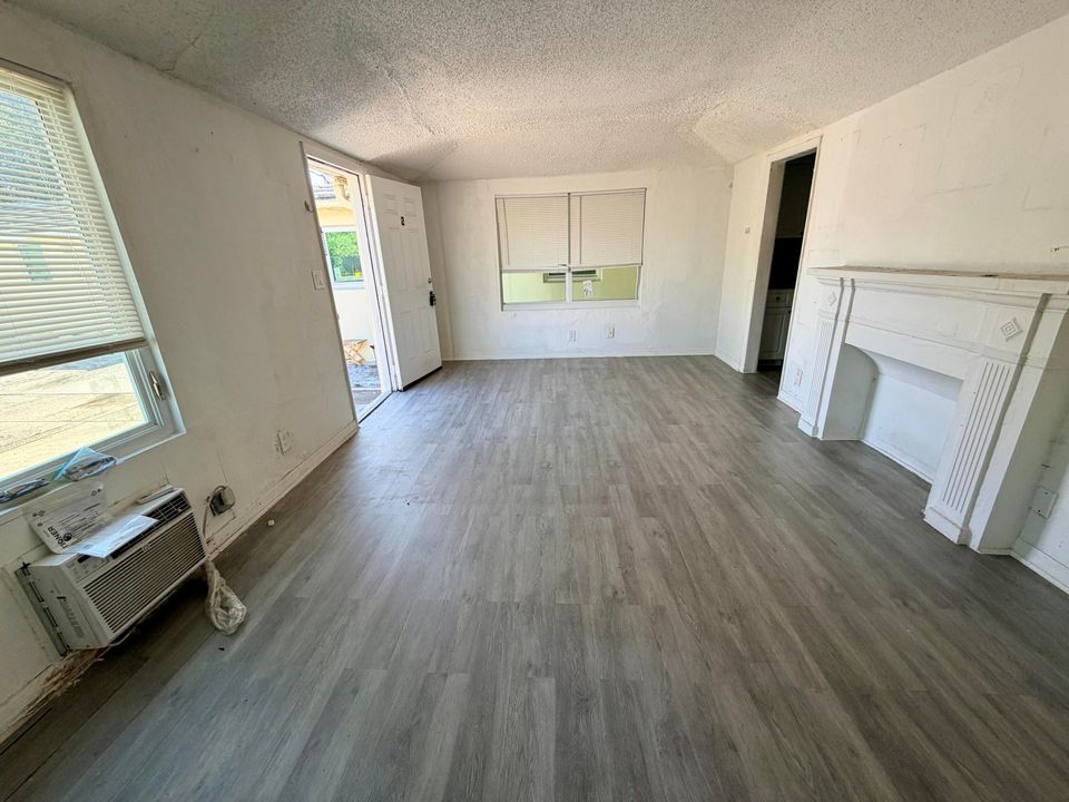 For Rent: $1,400 (1 beds, 1 baths, 600 Square Feet)