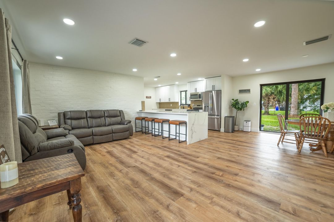 For Sale: $359,000 (3 beds, 2 baths, 1516 Square Feet)