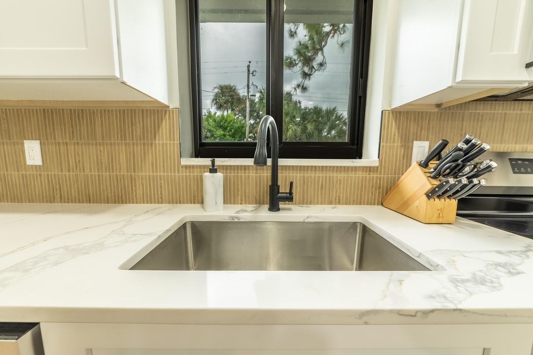 For Sale: $359,000 (3 beds, 2 baths, 1516 Square Feet)