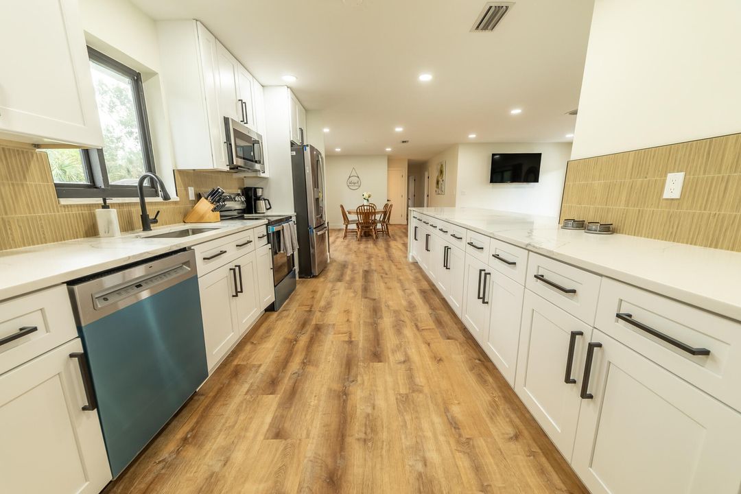 For Sale: $359,000 (3 beds, 2 baths, 1516 Square Feet)