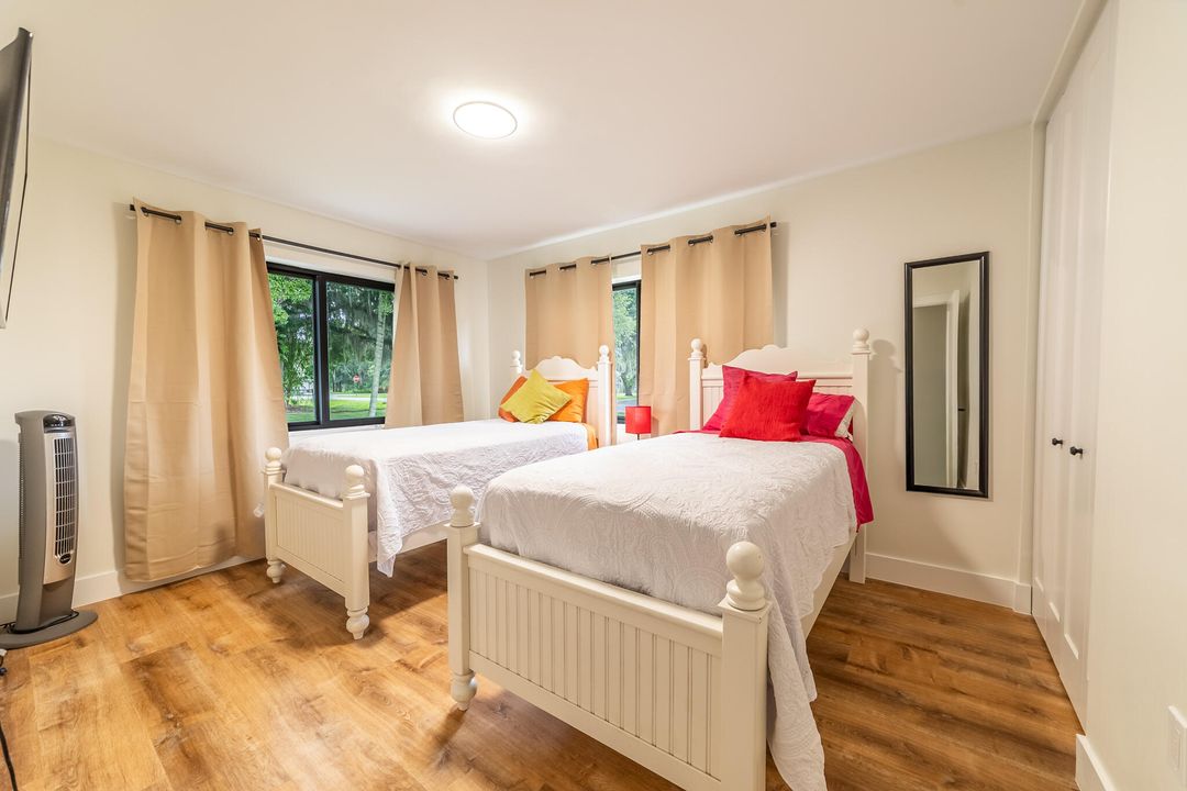 For Sale: $359,000 (3 beds, 2 baths, 1516 Square Feet)