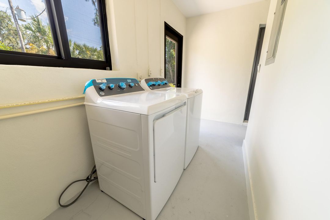 For Sale: $359,000 (3 beds, 2 baths, 1516 Square Feet)