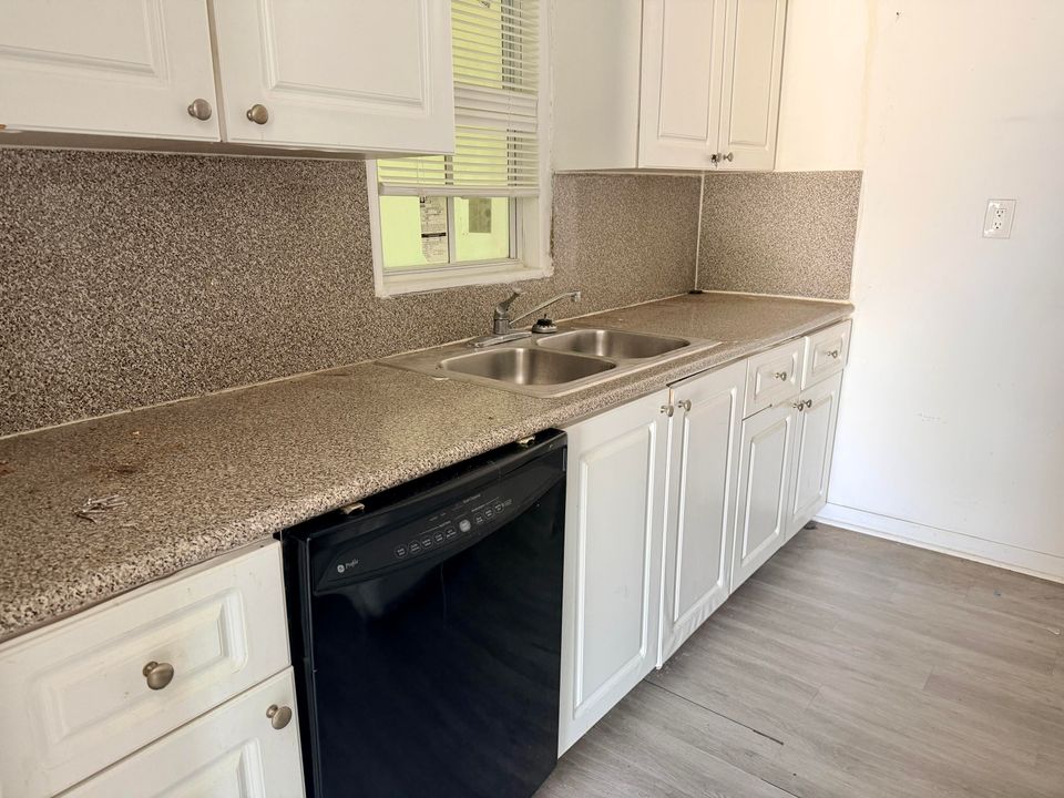 For Rent: $1,400 (1 beds, 1 baths, 600 Square Feet)