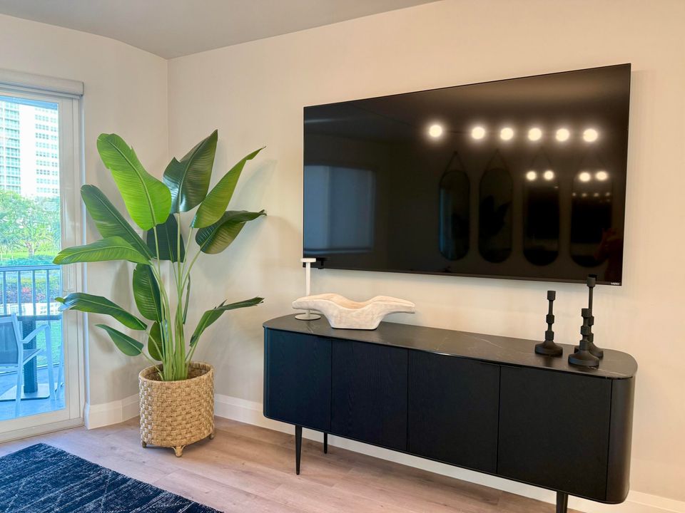 出租: $3,500 (1 贝兹, 1 浴室, 645 平方英尺)