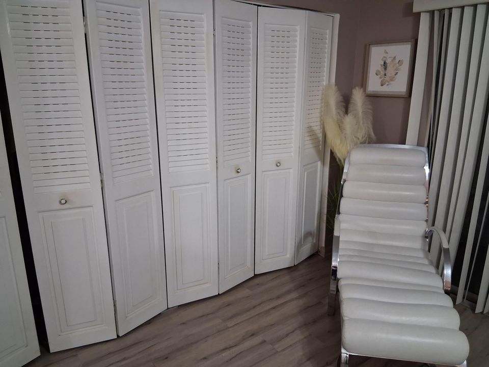 待售: $119,000 (1 贝兹, 1 浴室, 702 平方英尺)