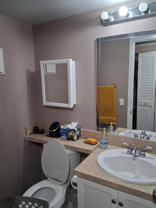 待售: $119,000 (1 贝兹, 1 浴室, 702 平方英尺)