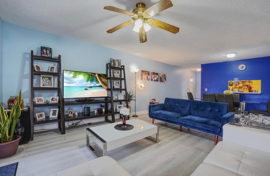 На продажу: $124,000 (3 спален, 2 ванн, 1088 Квадратных фут)