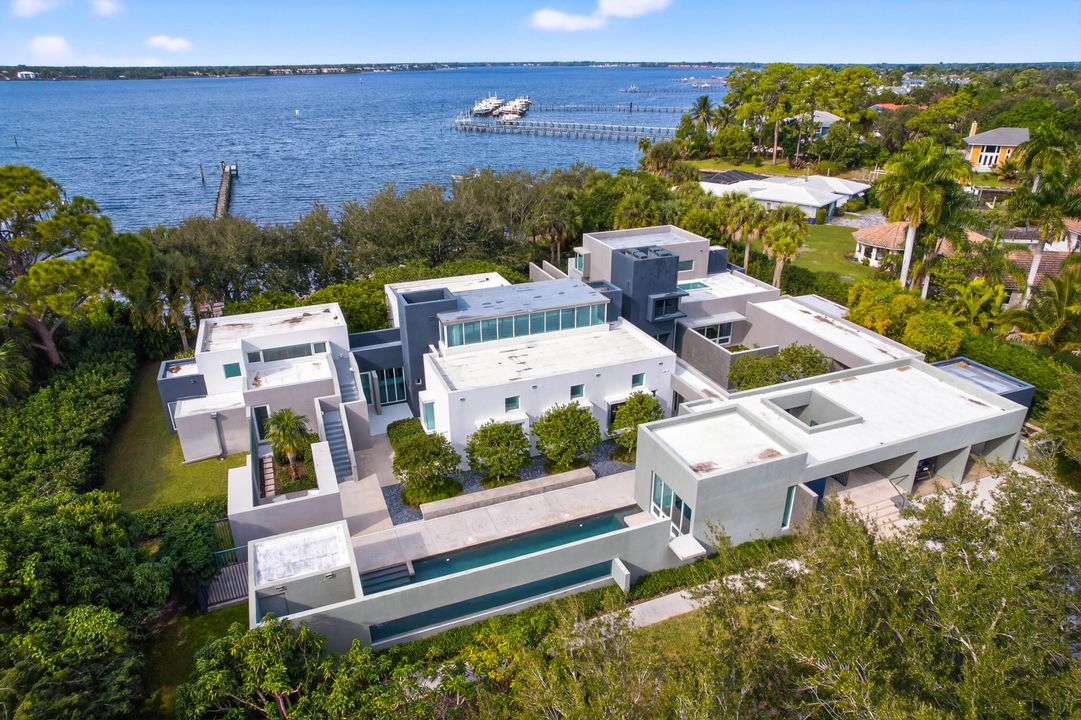 For Sale: $6,495,000 (5 beds, 5 baths, 6678 Square Feet)