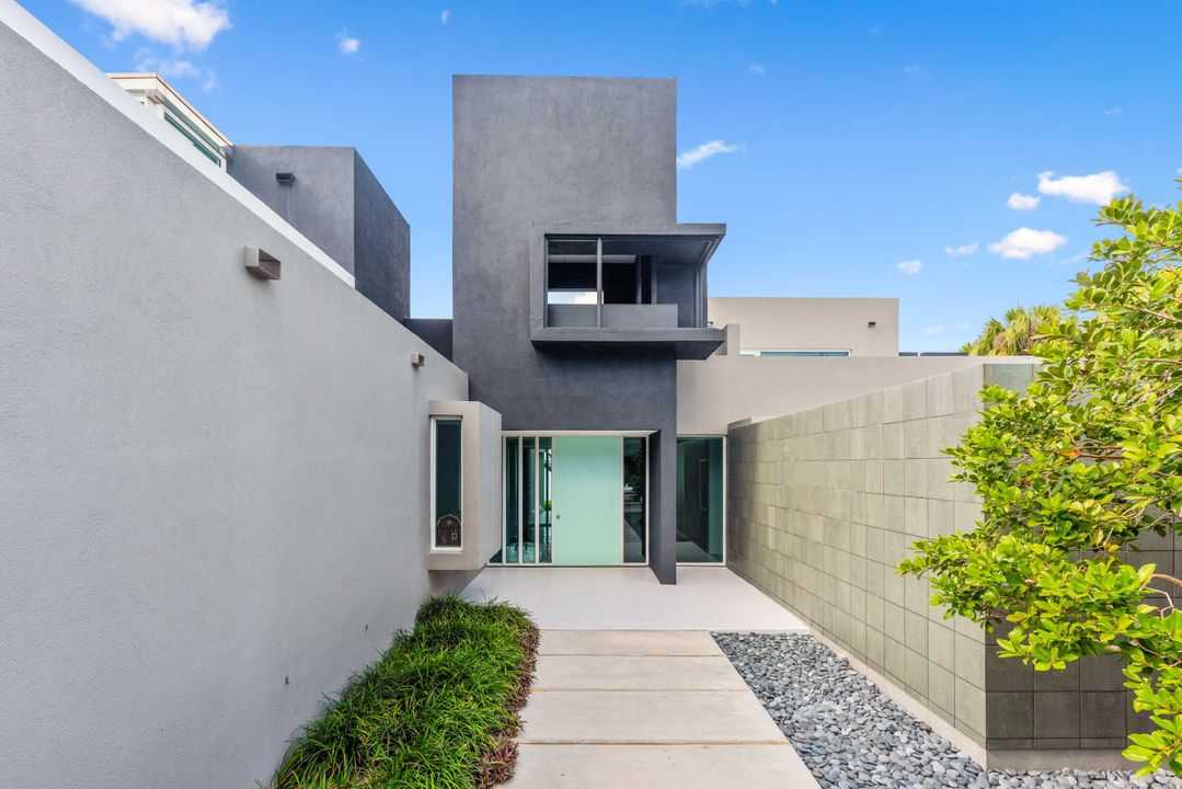 For Sale: $6,495,000 (5 beds, 5 baths, 6678 Square Feet)