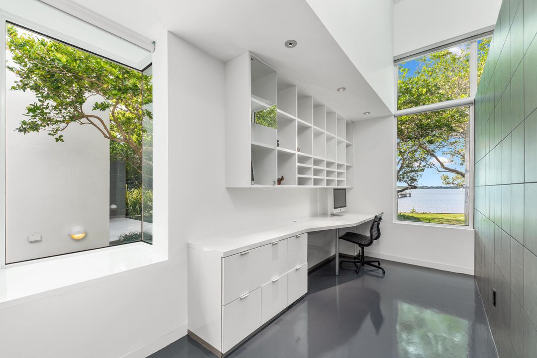 For Sale: $6,495,000 (5 beds, 5 baths, 6678 Square Feet)