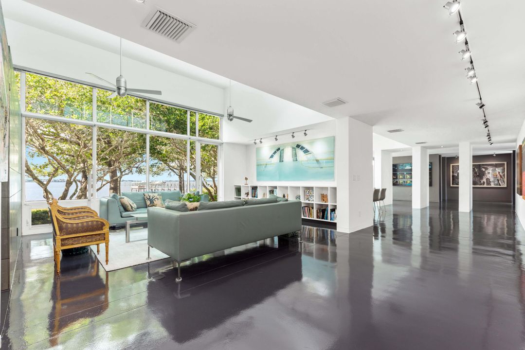 For Sale: $6,495,000 (5 beds, 5 baths, 6678 Square Feet)