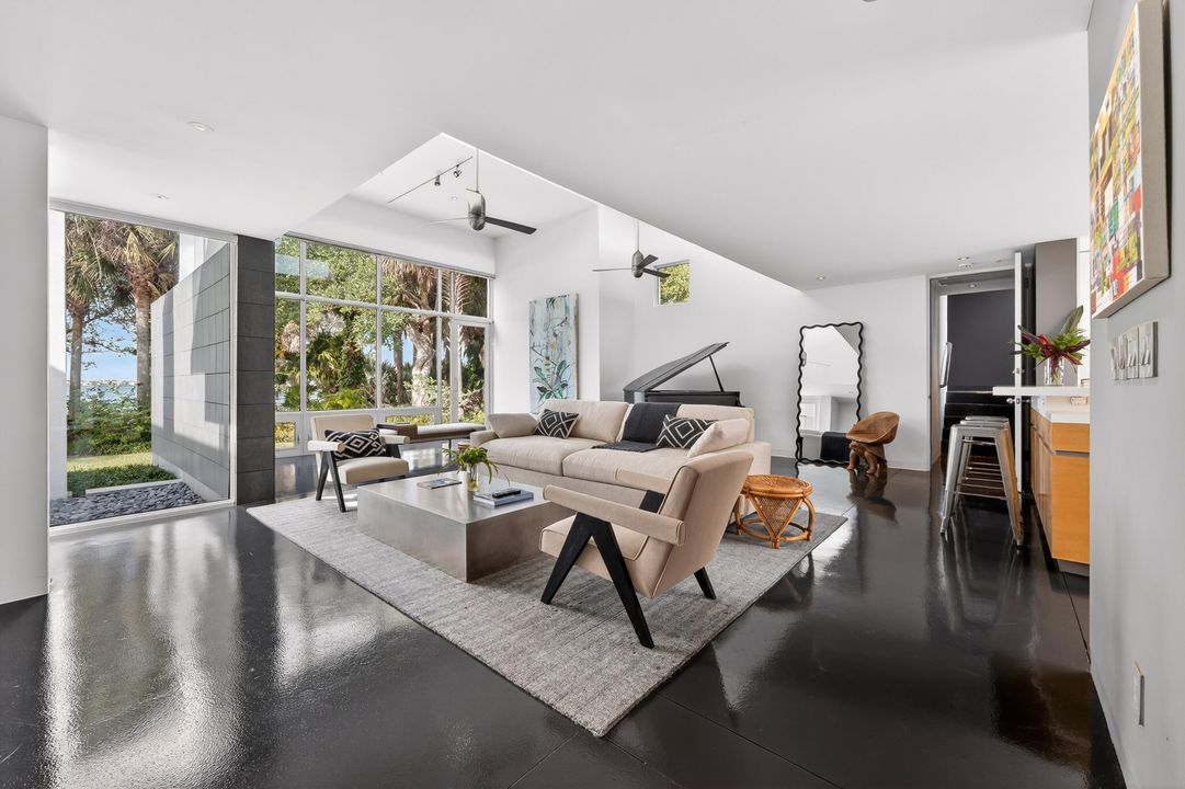 For Sale: $6,495,000 (5 beds, 5 baths, 6678 Square Feet)