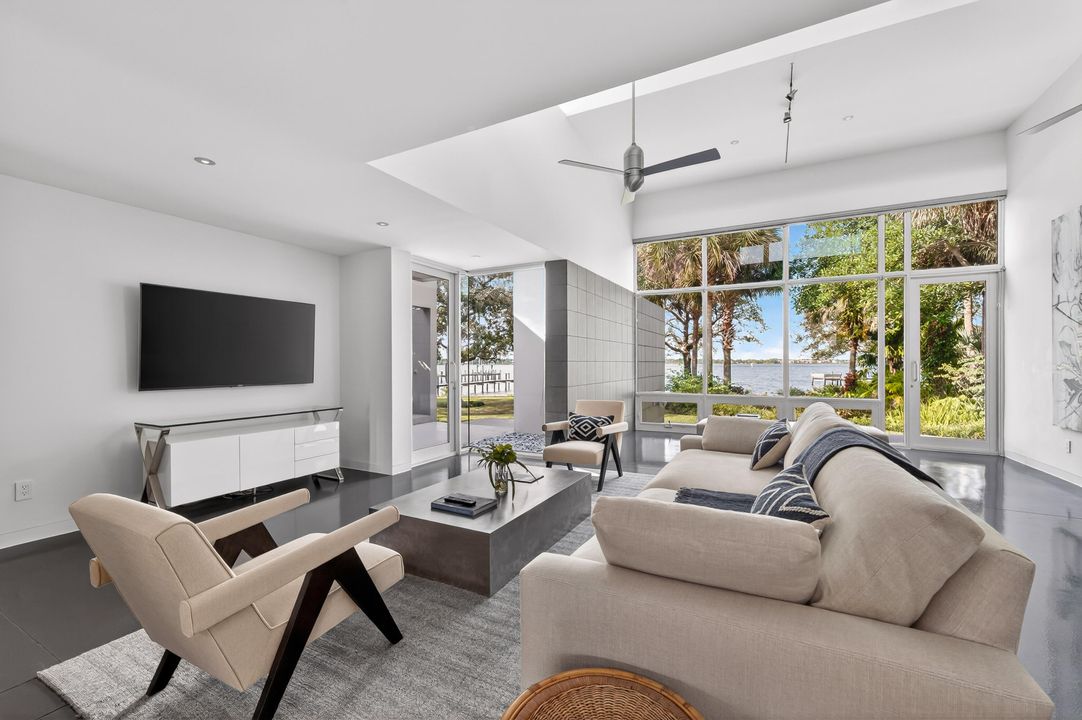 For Sale: $6,495,000 (5 beds, 5 baths, 6678 Square Feet)