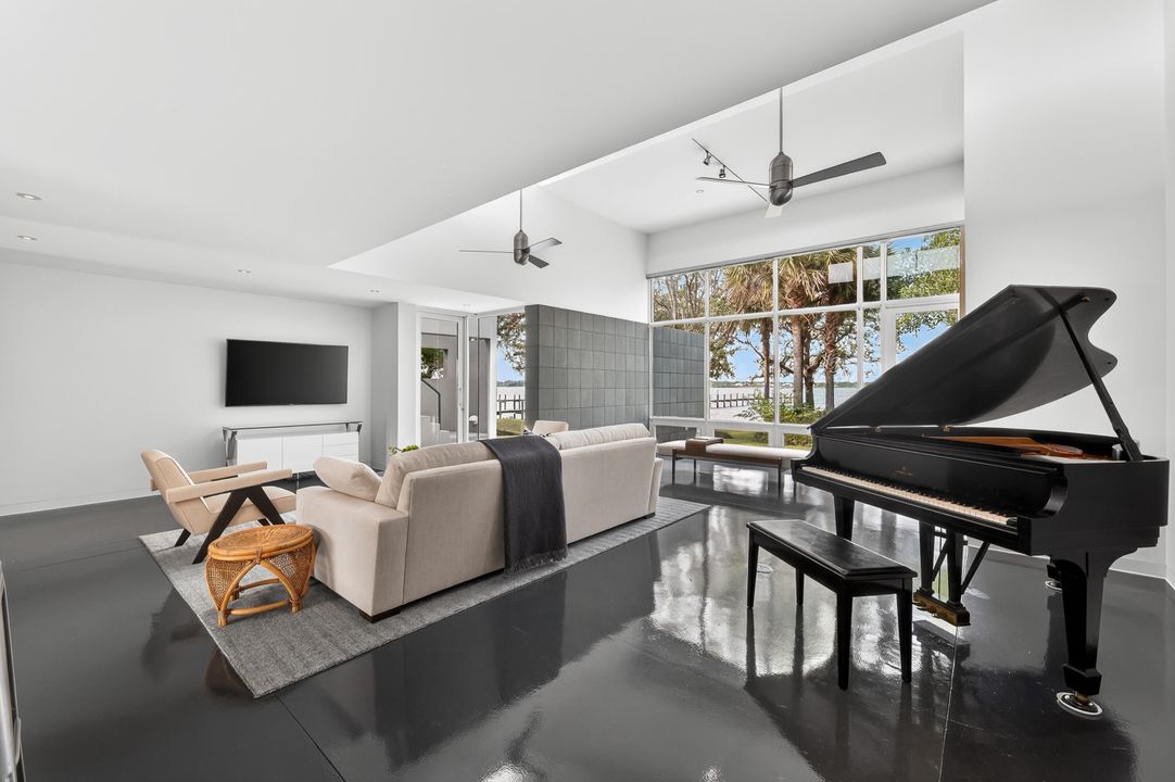 For Sale: $6,495,000 (5 beds, 5 baths, 6678 Square Feet)