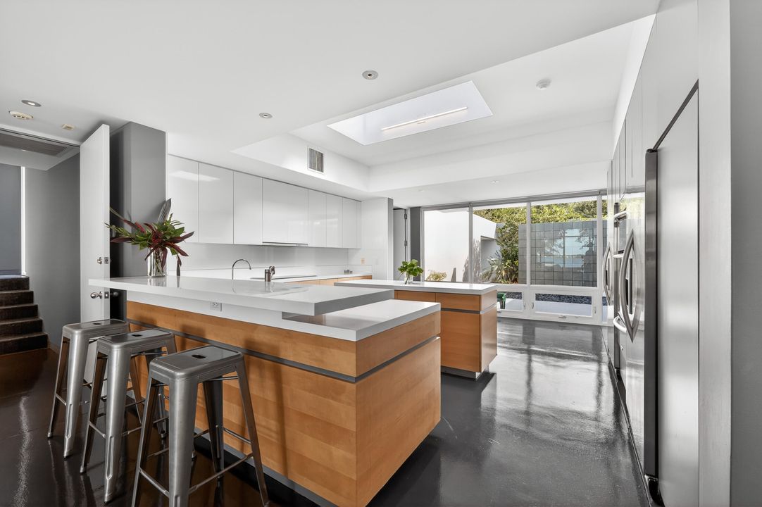 For Sale: $6,495,000 (5 beds, 5 baths, 6678 Square Feet)