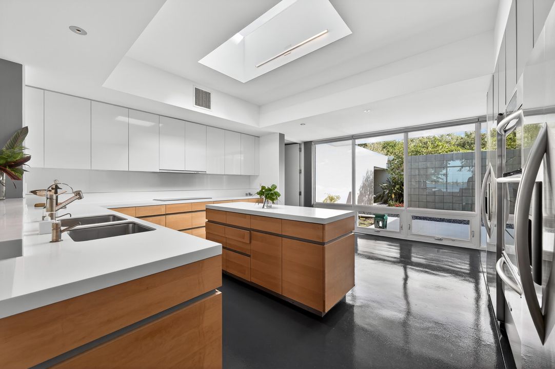 For Sale: $6,495,000 (5 beds, 5 baths, 6678 Square Feet)