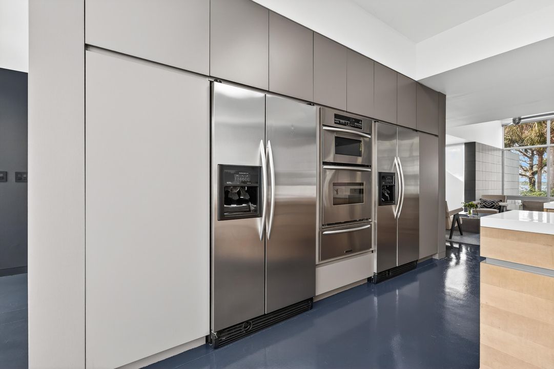 For Sale: $6,495,000 (5 beds, 5 baths, 6678 Square Feet)