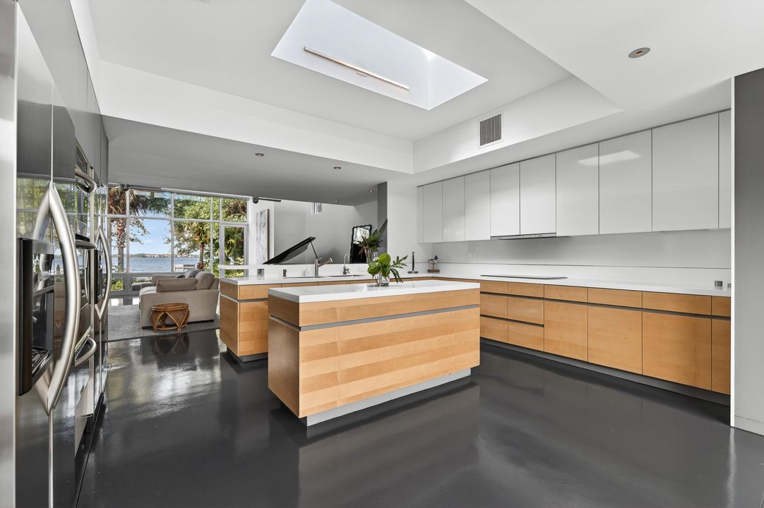 For Sale: $6,495,000 (5 beds, 5 baths, 6678 Square Feet)