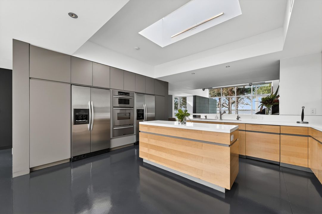 For Sale: $6,495,000 (5 beds, 5 baths, 6678 Square Feet)