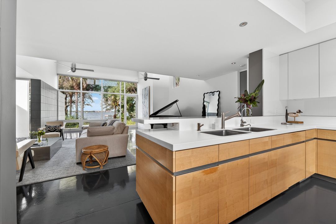 For Sale: $6,495,000 (5 beds, 5 baths, 6678 Square Feet)