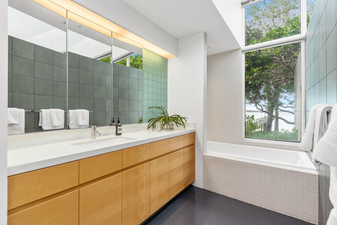 For Sale: $6,495,000 (5 beds, 5 baths, 6678 Square Feet)