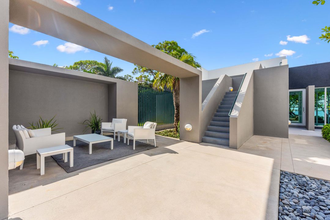 For Sale: $6,495,000 (5 beds, 5 baths, 6678 Square Feet)