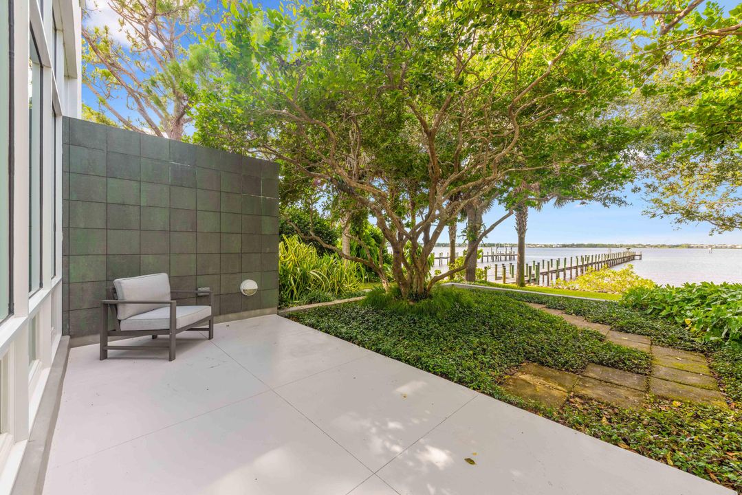 For Sale: $6,495,000 (5 beds, 5 baths, 6678 Square Feet)