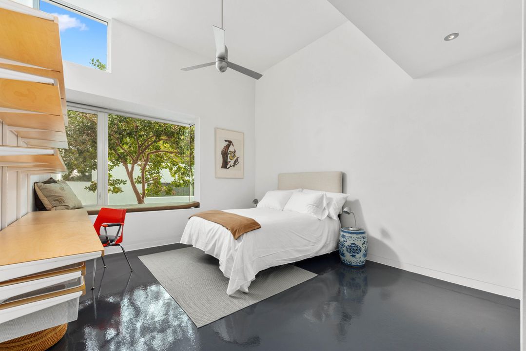 For Sale: $6,495,000 (5 beds, 5 baths, 6678 Square Feet)