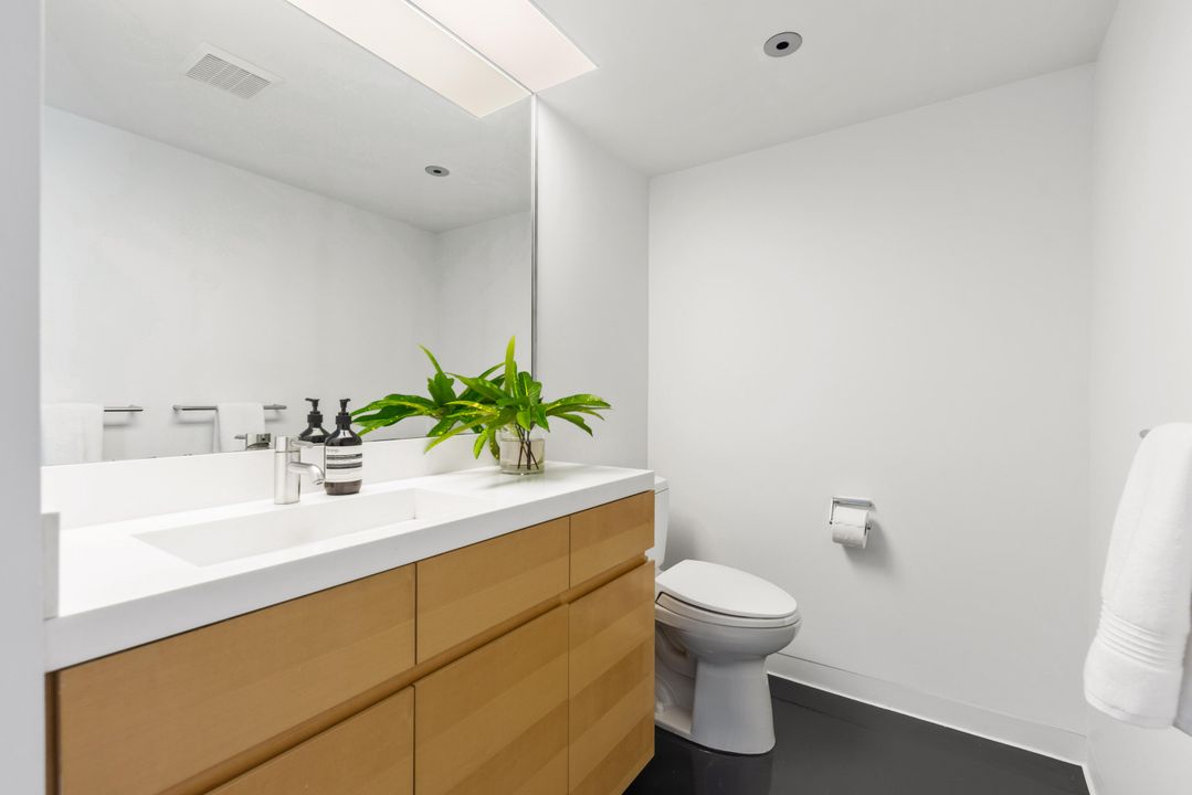 For Sale: $6,495,000 (5 beds, 5 baths, 6678 Square Feet)