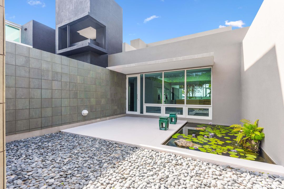 For Sale: $6,495,000 (5 beds, 5 baths, 6678 Square Feet)