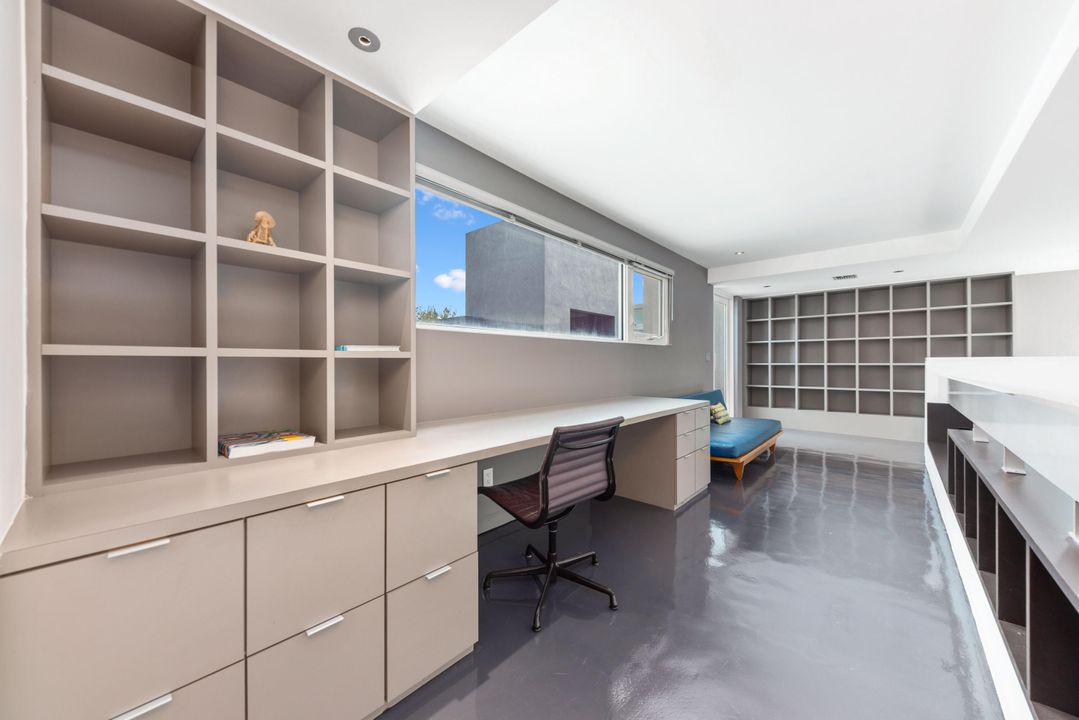 For Sale: $6,495,000 (5 beds, 5 baths, 6678 Square Feet)