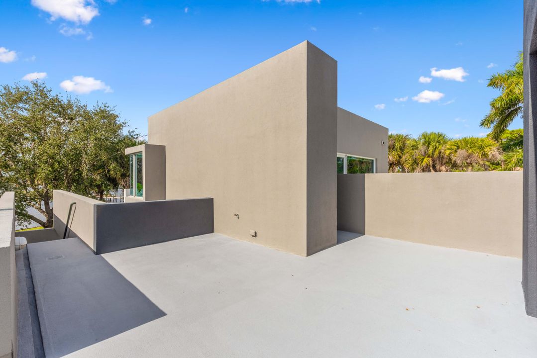 For Sale: $6,495,000 (5 beds, 5 baths, 6678 Square Feet)