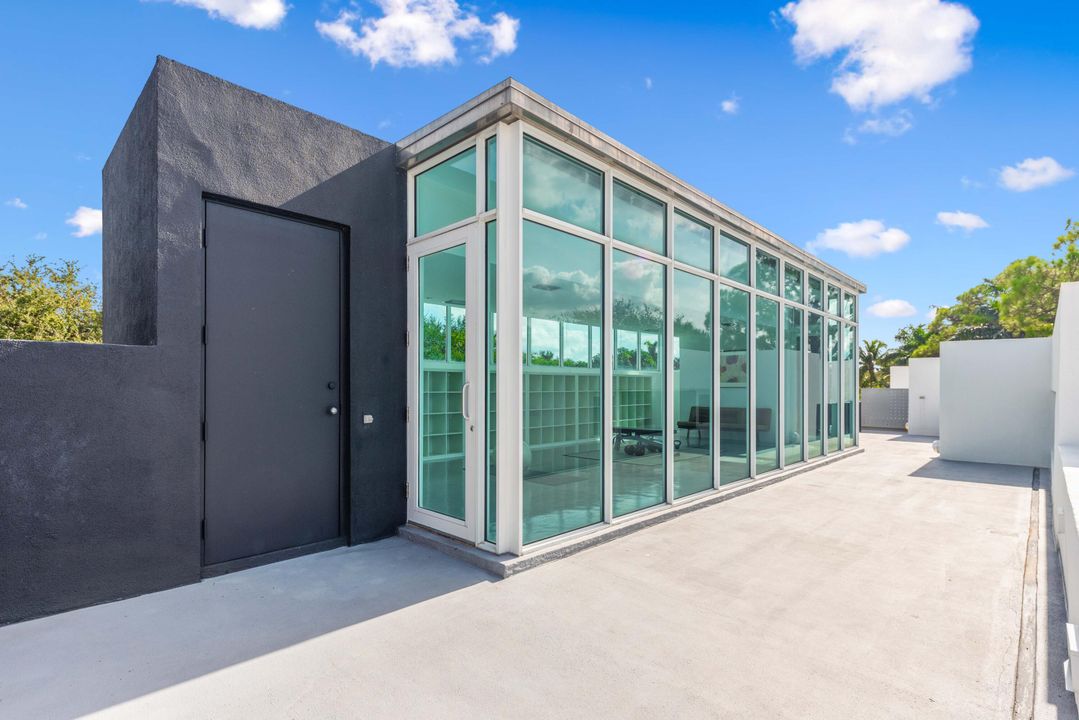 For Sale: $6,495,000 (5 beds, 5 baths, 6678 Square Feet)