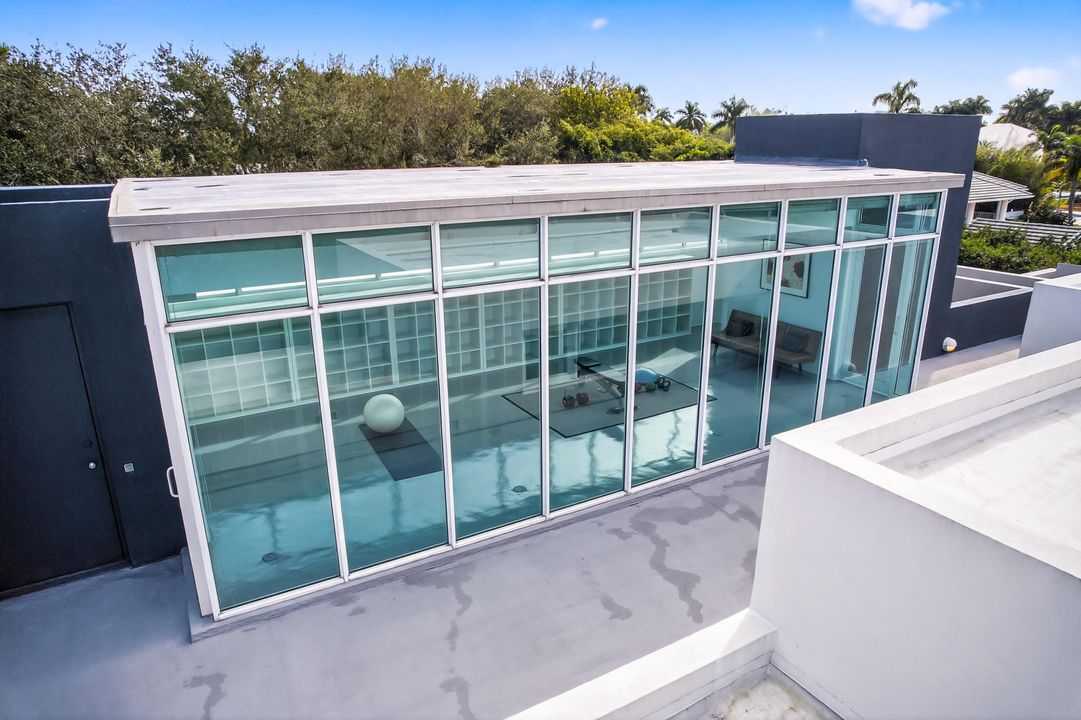 For Sale: $6,495,000 (5 beds, 5 baths, 6678 Square Feet)