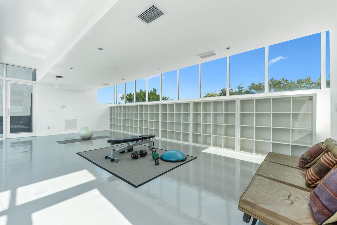 For Sale: $6,495,000 (5 beds, 5 baths, 6678 Square Feet)