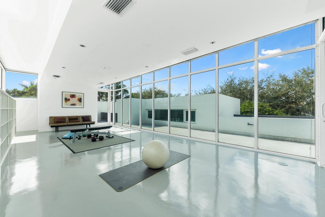 For Sale: $6,495,000 (5 beds, 5 baths, 6678 Square Feet)