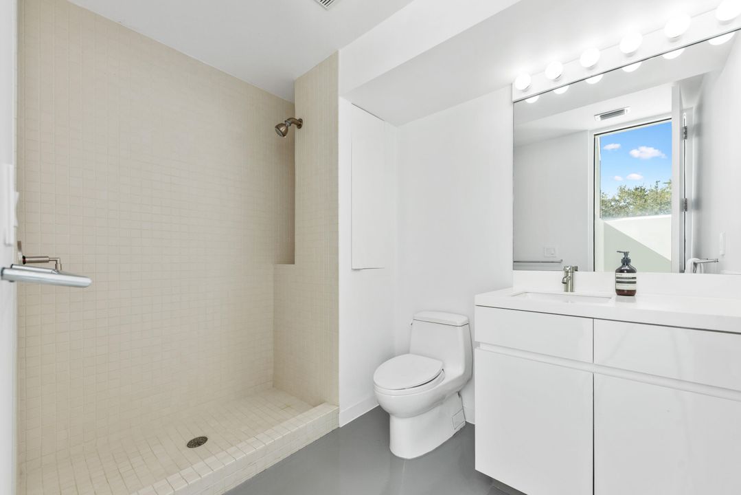 For Sale: $6,495,000 (5 beds, 5 baths, 6678 Square Feet)