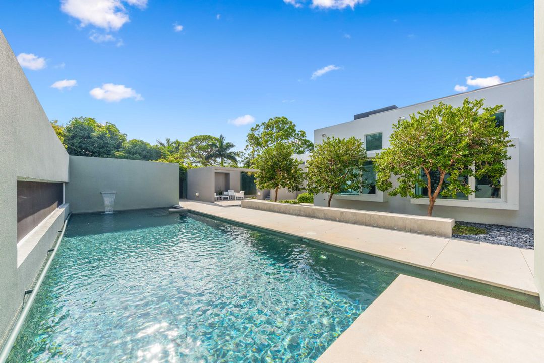 For Sale: $6,495,000 (5 beds, 5 baths, 6678 Square Feet)