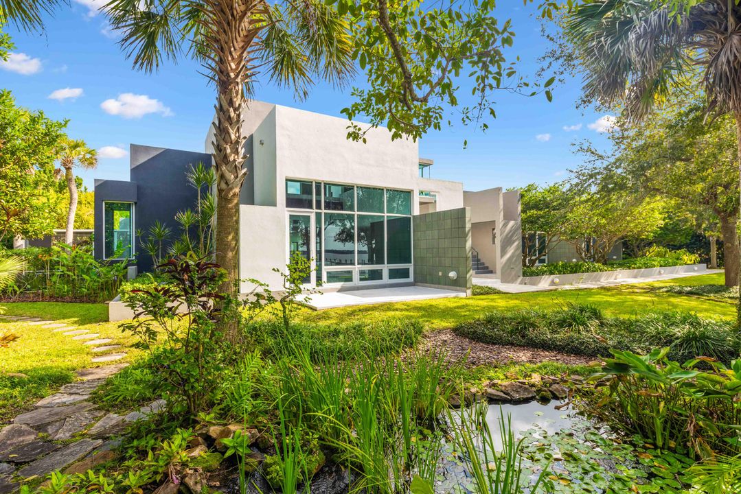 For Sale: $6,495,000 (5 beds, 5 baths, 6678 Square Feet)